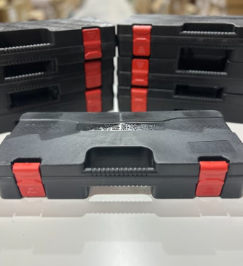 Pistola de clavos con accesorios
